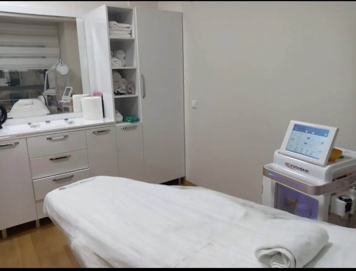 SB Derm cilt bakımı uygulama kabini