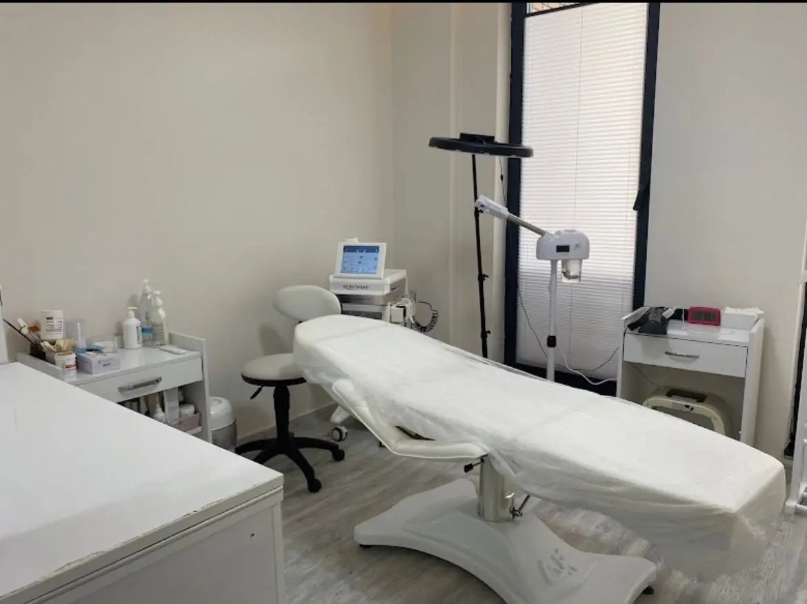 SB Derm profesyonel uygulama odası ve cihazları